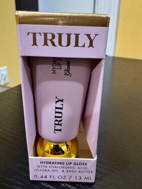 TRULY Hydrating Lip Gloss - glazed donut mauve pink semi sheer  13 ml